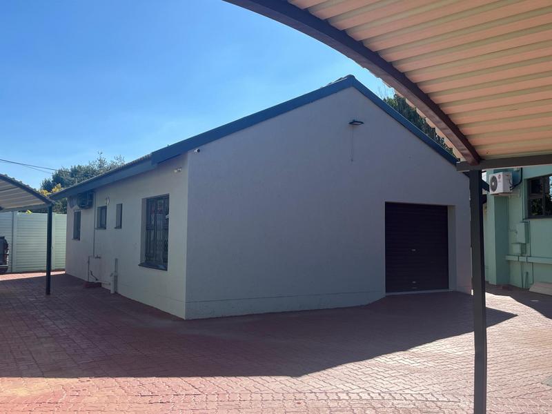 To Let 1 Bedroom Property for Rent in Golf View North West